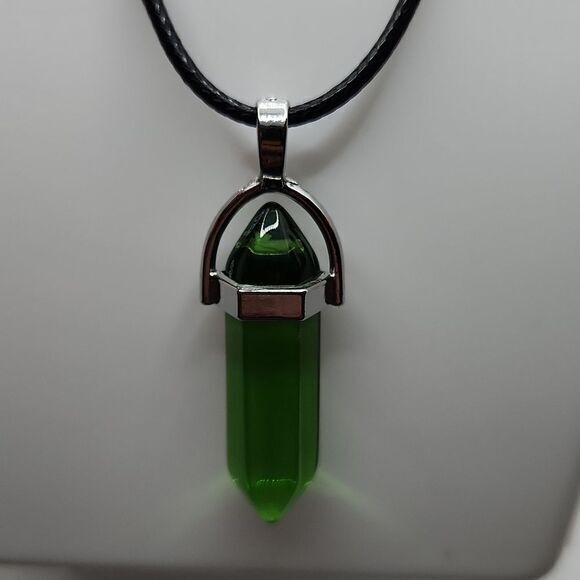 Natural Stone Healing Point Necklace Green Aura Quartz - Picture 1 of 4